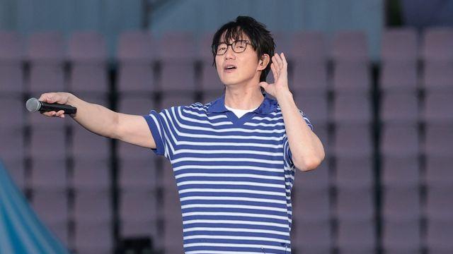 '1인당 16만원' 성시경 콘서트, 관객들 불만 터뜨렸다…무슨 일?