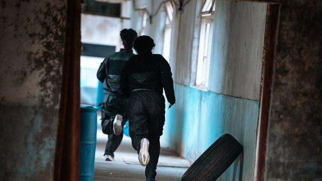 “잡히면 죽는다” 황재균 쫓고 말왕 뛴다…‘술래게임’ 살벌한 추격전