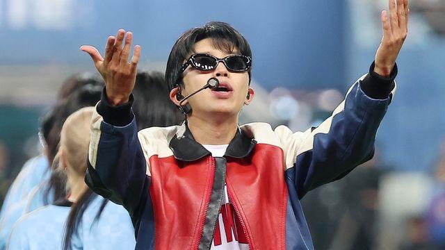 컴백하자마자 싹쓸이…신곡 발표 동시에 주요 음원 차트 1위 오른 30대 '톱가수'