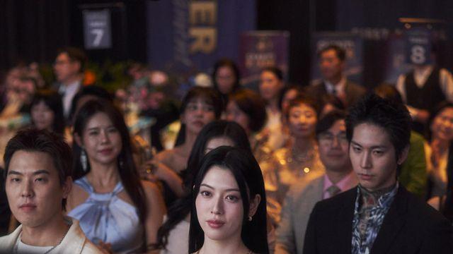 ‘타짜: 벨제붑의 노래’ 미요시 아야카, 김혜수·신세경 이을 美친 존재감 [무비로그③]