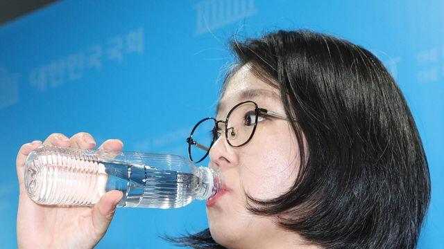 '사퇴 요구 일축' 용혜인 "겸직, 법률이 허용…맡은 바 실행할 것"