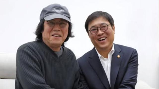 최휘영 장관, ‘베니스 심사위원대상’ 이창동 감독 축하 “한국 영화계 큰 자랑”