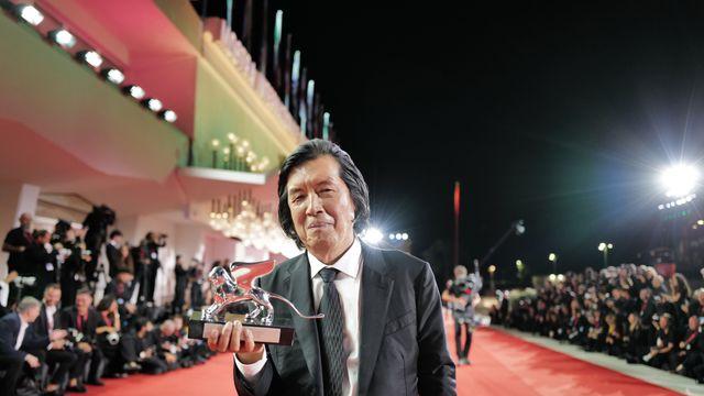 ‘베니스 은사자상’ 이찬동 감독 “지켜봐 준 韓관객에 감사…배우들, 토론토서 문자”