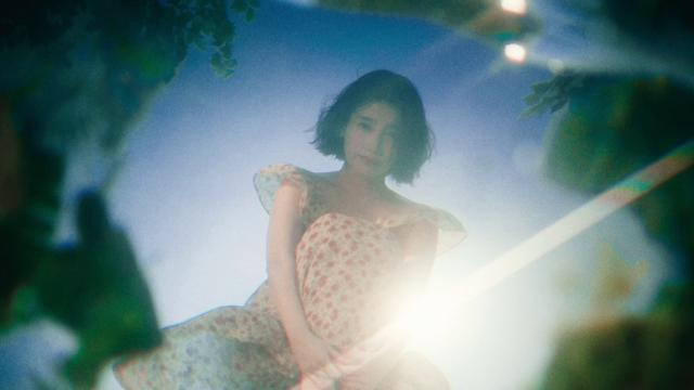 아이유, 칠레 배우 호르헤 로페스와 특별한 인연…‘이 별로부터’ 뮤비