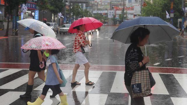 [내일 날씨] 제주 이어 남해안·동해안 비…낮 최고 30도