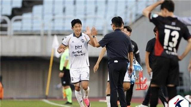 고재현·박세진 '전역축포'…김천, 모레노 관전 부천전 2-0 완승(종합)