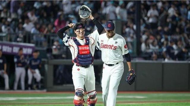 이대호 이후 4년 기다렸다... 한동희 20호포, 롯데는 NC에 9-6 승리