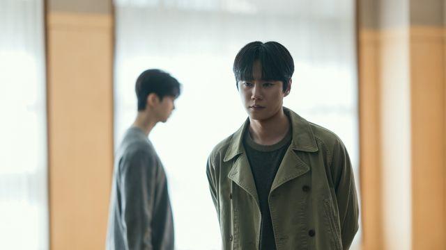 ‘포핸즈’ 이준영, 송강에 선 그었다…9년 만에 모교서 재회