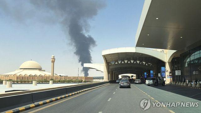 사우디 수도 첫 공습경보…