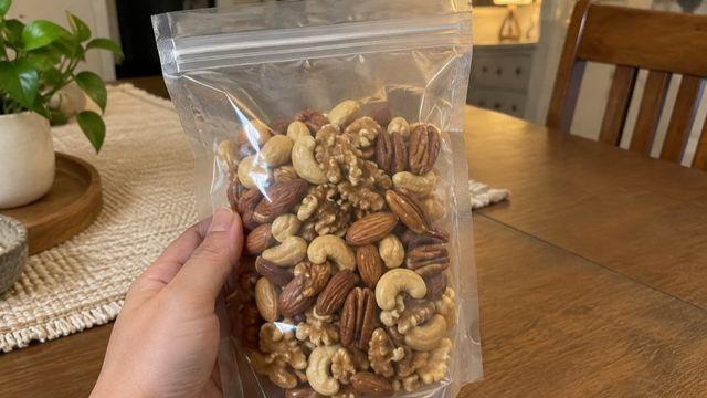 견과류 식탁 위에 오래 뒀다면 당장 바꾸세요… 맛과 향 다 빼앗는 '보관 방법' 5가지