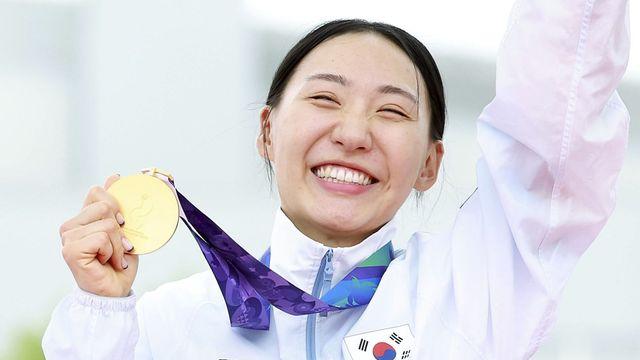 “최초 타이틀 또 얻어 행복하다” 한국 첫 금메달 안긴 성승민, 올림픽 이어 AG서도 새 역사