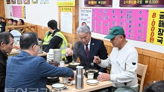 “깨끗한 부여 뒤엔 우리가 있다”…이용우 군수, 환경공무관 현장 목소리 직접 들었다