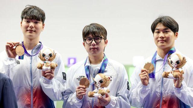 막판 뒤집기…한국 사격, 남자 공기소총 단체전 동메달