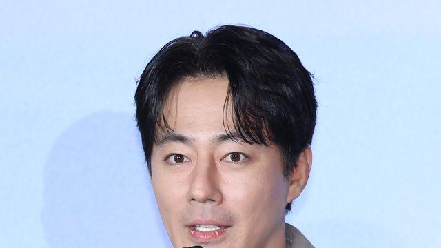 ‘가능한 사랑’ 조인성, 베니스 기자들 ‘우르르’ 사인 요청에 “잘못한 줄 알아”