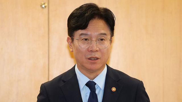 노동장관, 추석 앞두고 산재병원 방문 