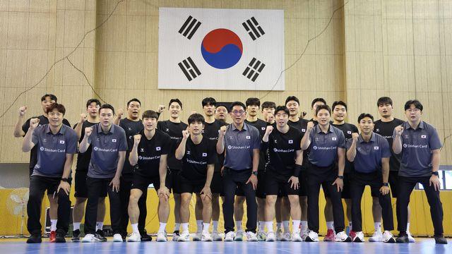 [나고야 2026] 16년 만에 정상 노리는 남자 핸드볼, 난적 쿠웨이트 격파…8강 청신호