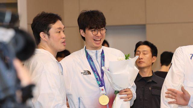 “아직 이룰 게 많다. 우리 보고 자랄 꿈나무를 위해” AG 금메달 이끈 두 기둥 이승현-이현중, 한국 농구 발전 향한 진심