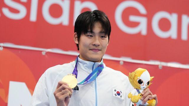 [아시안게임] 금메달 '쓰담쓰담' 김영범 