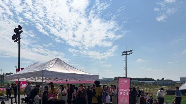 모레노 감독, 팬들과 첫 만남! 지금 코리아풋볼파크는 ‘팬 맞이 준비’ 한창… 팬 200명 이상 방문 [모레노호 오픈 트레이닝]