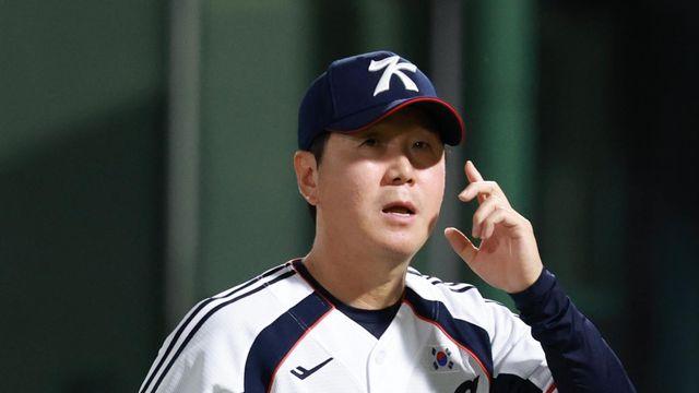 “늘 처음이 어렵죠” 한국 야구 첫판 징크스 바꾼 류지현 감독, 행운 공식으로 AG 5연패 길 열었다