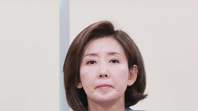 “섭섭하다…” 나경원, 생방송 도중 말 끊고 '버럭' 발언