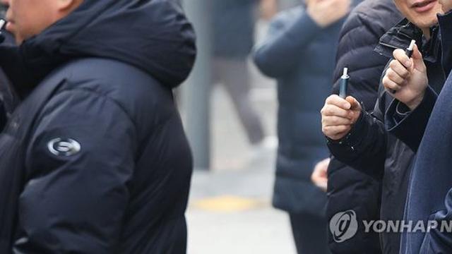 일반담배+궐련·액상 전자담배 다 피우는 흡연자 5년새 4배 증가