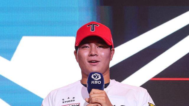 “벌써 마무리캠프 가고 싶네요”…NEW 거포 이호민 지명에 이범호 감독 함박웃음 [SD 잠실 브리핑]