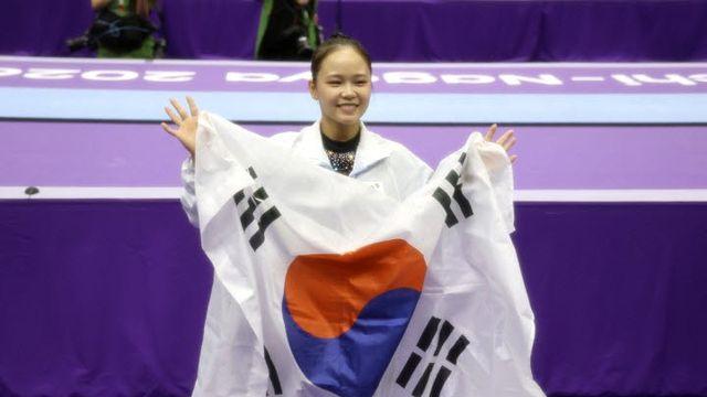어깨 부상 딛고 다시 날았다… 여서정, 8년 만에 ‘도마 여왕’
