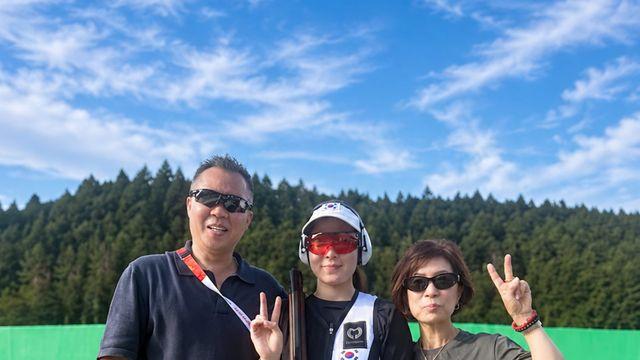 “국희야, 자랑스럽다” 한국 스키트 역사 장식한 딸 향한 부모님·소속팀 동료의 지원사격