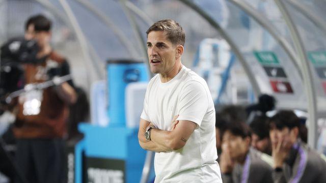 [한국, 에콰도르 3-0 제압] 모레노, 홍명보 전술 싹 뜯어고치더니...