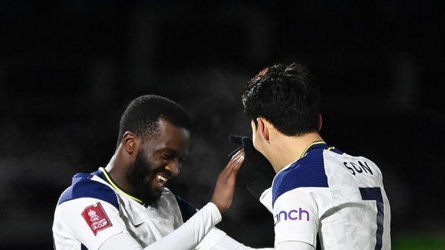 '이렇게 될 줄 알았다'...손흥민과 뛰었던 은돔벨레 근황! 29살에 FA 미아 신세 