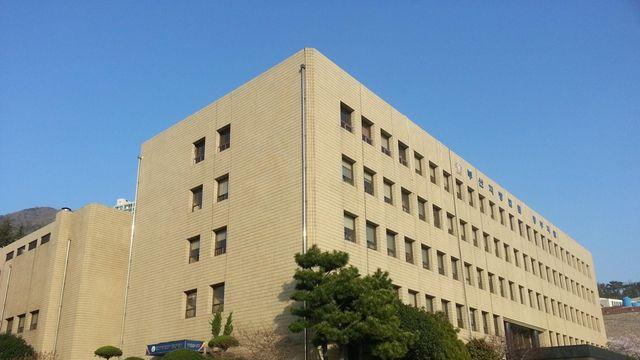함정서 동성 부하 강제추행한 해군 중사 징역 6개월 선고유예