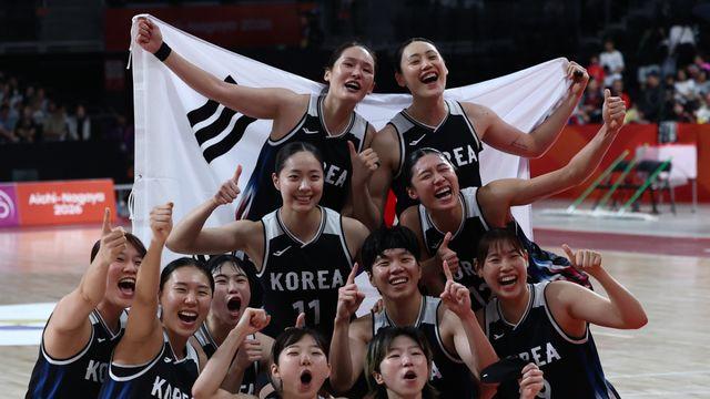 [속보] 여자농구, 일본 꺾고 12년 만에 금메달…남녀 '동반 우승'