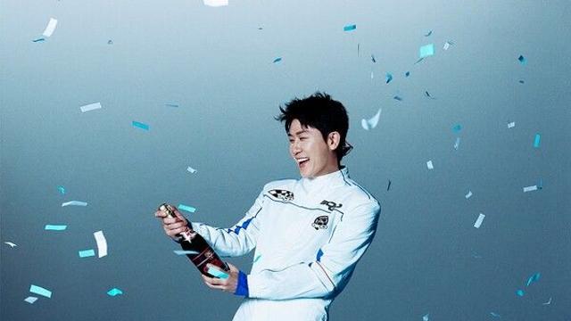 영탁, ‘꺾어’로 ‘뮤직뱅크’ 1위...“영블스 덕분”