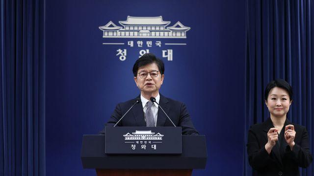 靑, 우크라에 北포로 송환 공개 사과 요구…“비공개 합의 부인은 거짓”