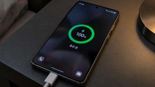 갤럭시 유저 95%가 모릅니다… 배터리 '노화' 단번에 막아주는 비밀 설정