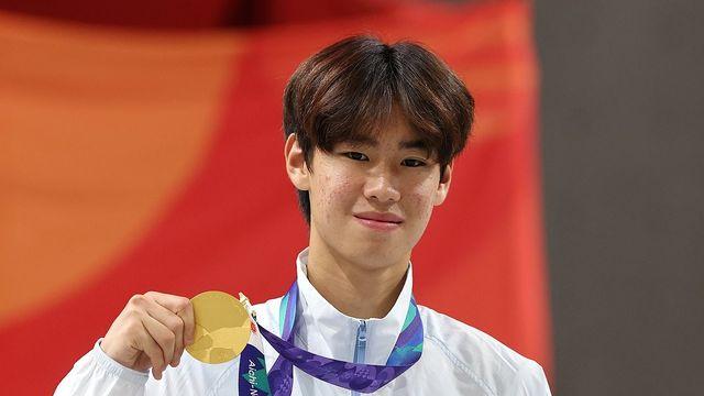[아시안게임] 넘어져도 다시 번쩍…17세 강준이, 스케이트보드 사상 첫 金(종합)