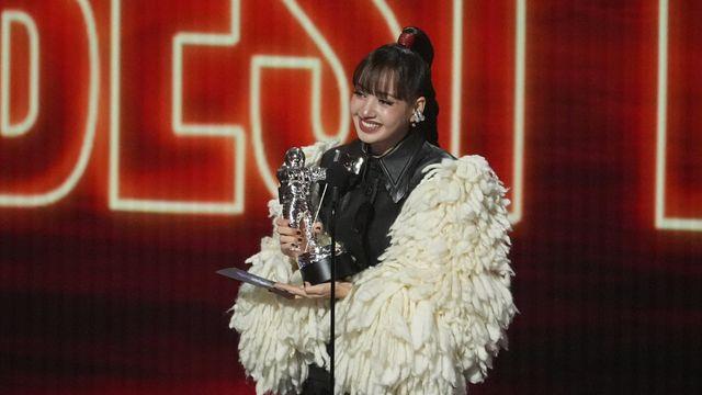 블랙핑크 리사, 美 ‘MTV VMA’ 베스트 팝 수상 대기록… 아시아 솔로 최초