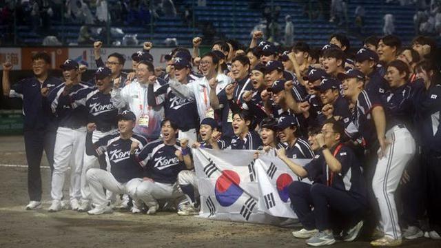 한국 프로=사회인 야구?…야구팬들 뒷목 잡을 일본의 자축