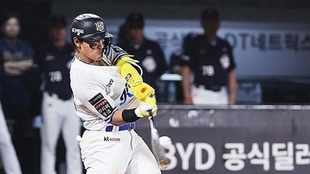 안현민 연장 10회 역전 3루타…kt, 정규시즌 우승 매직넘버 '7'(종합)