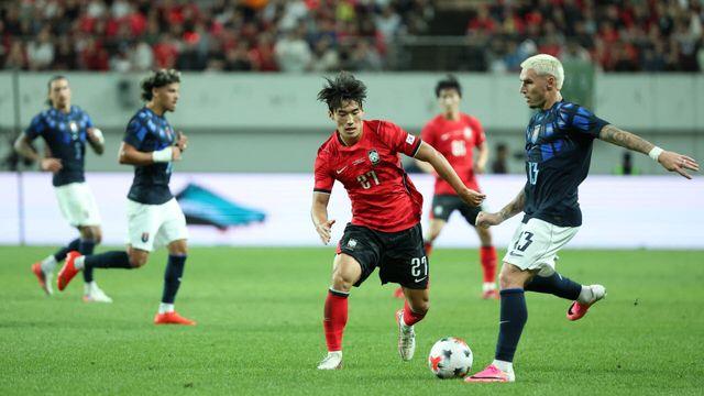 우루과이에 네 골 내준 밤...그래도 '20살' 김민수는 빛났다