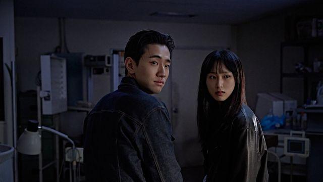 ‘킬링타임’, 류혜영·남윤수 스틸 공개…폐병원서 펼쳐지는 극한의 타임어택