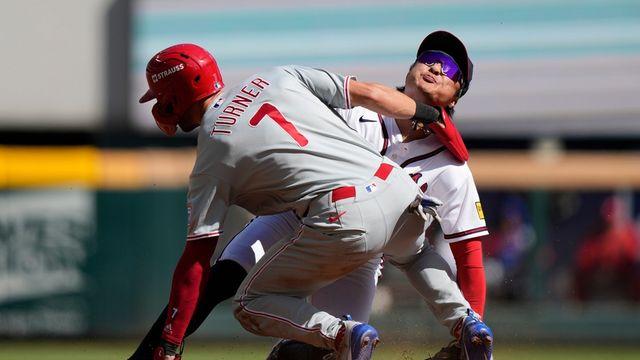 김하성, 4년 만의 MLB 가을야구서 연타석 삼진 후 교체