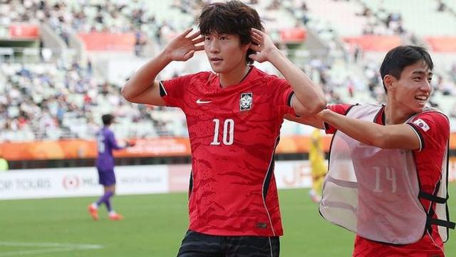한국 남자 축구 중국 꺾고 '결승행'…사상 첫 4회 연속 금메달 코앞이다