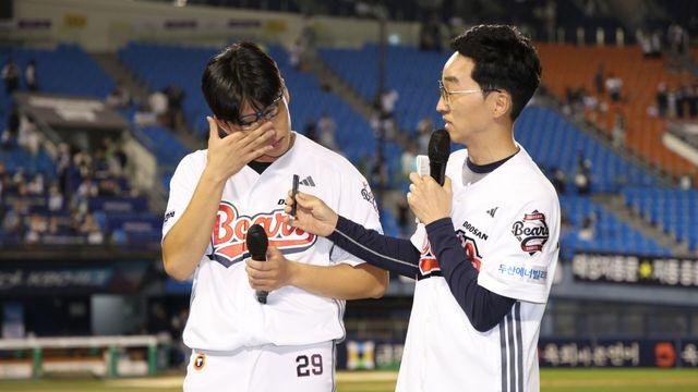 [IS 피플] '그래도 날아오를 거야' 팬들의 노래에 눈물 흘린 두산 이병헌