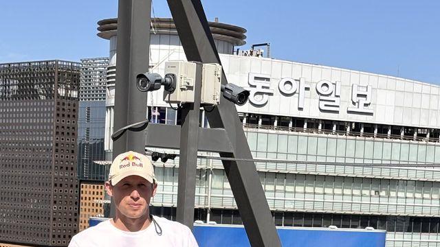 ‘120m 상공’ 광화문 건넌 얀 루스…“한 걸음에 집중했다” [DA인터뷰]