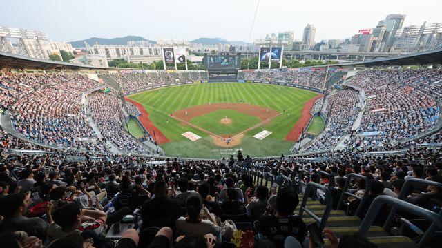 '뜨겁다' 프로야구 2년 연속 1200만 관중 돌파, '역대급 페이스' 최다 관중 돌파도 시간문제