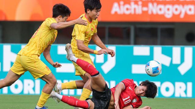 이영표도 분노… 중국, 도 넘은 소림 축구에 한국 선수 '코피' 쏟았다