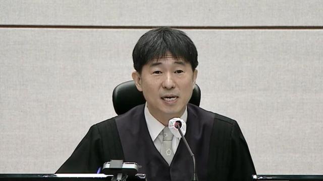 '술 접대 의혹' 지귀연 부장판사, 사법연구 법관 발령…재판 배제