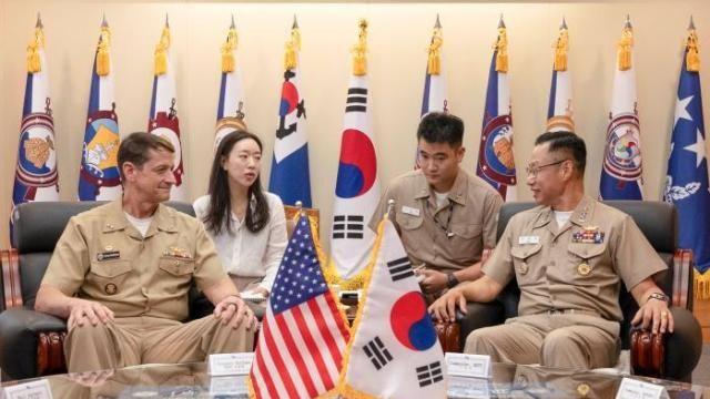 '이재용 장남' 이지호, 한미 사령관 회의서 통역하는 장면 포착